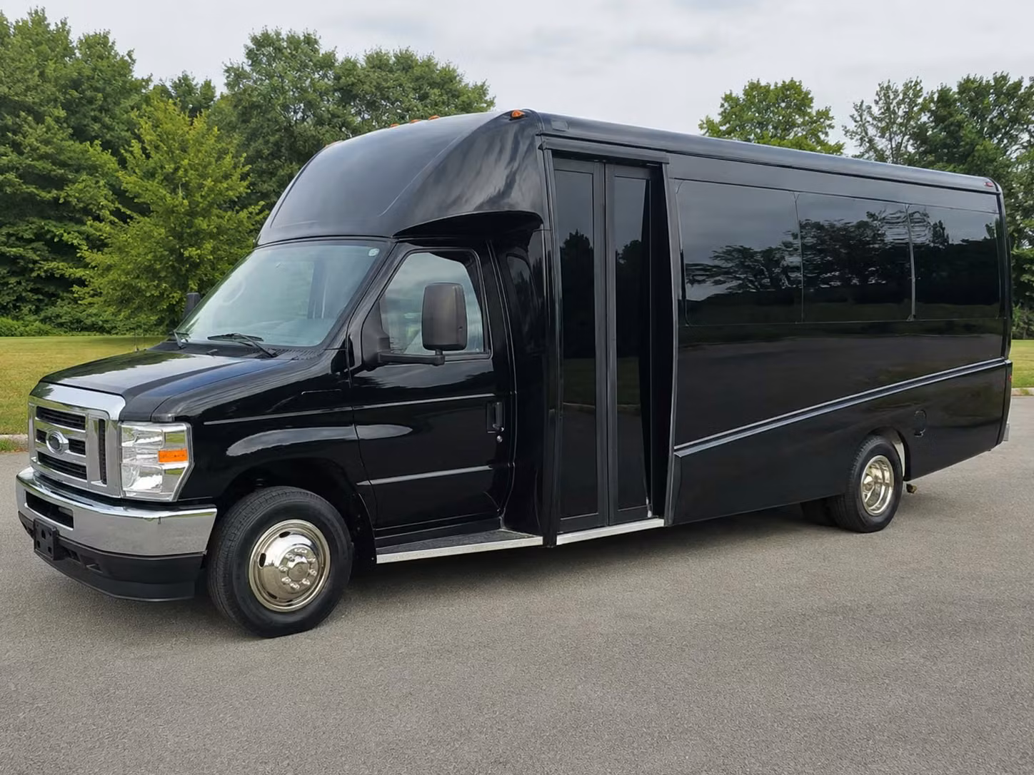 minibus rentals for rancho cucamonga prom groups are available right now